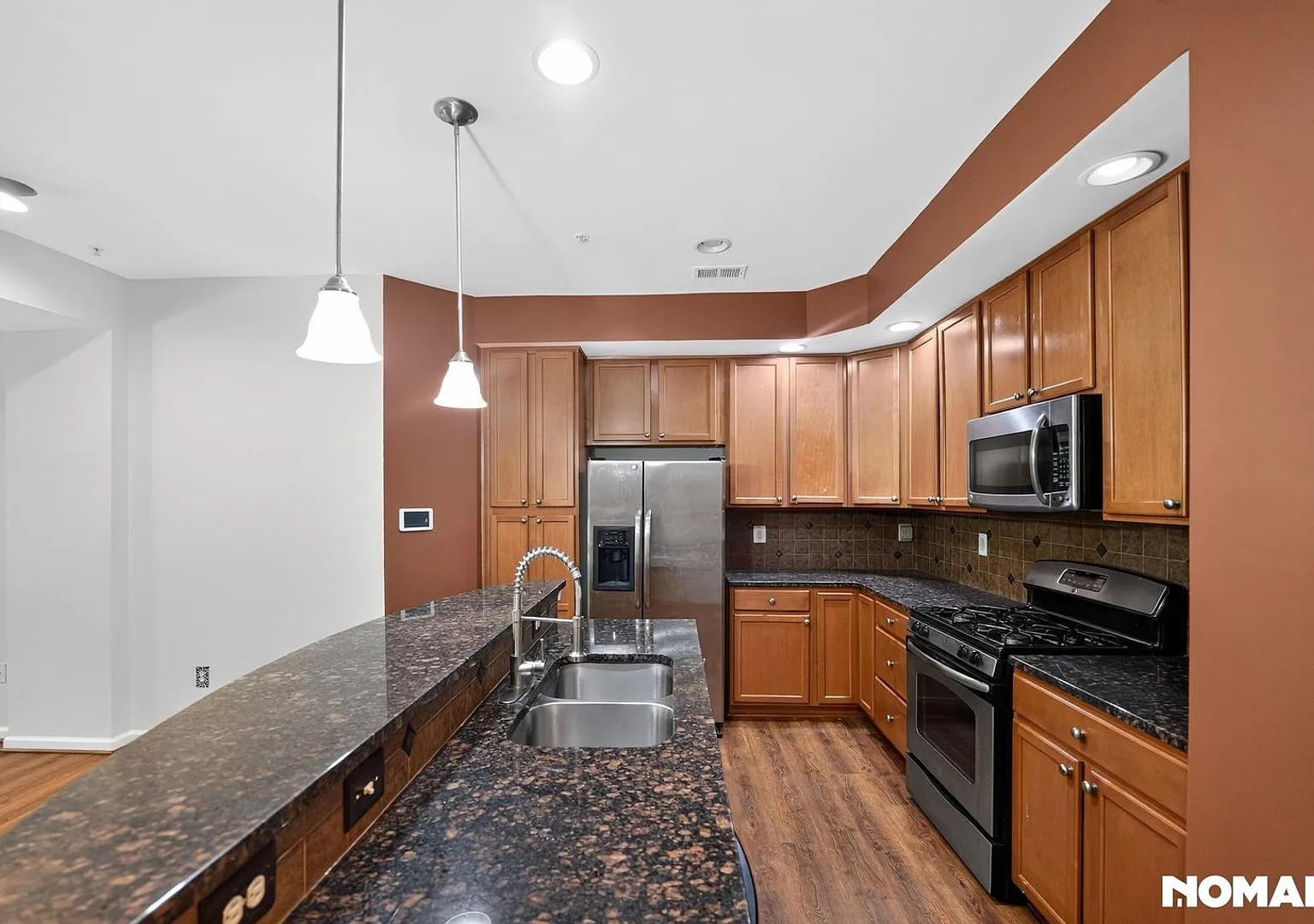 Charming 3BR Condo in Glen Burnie — Photo 3