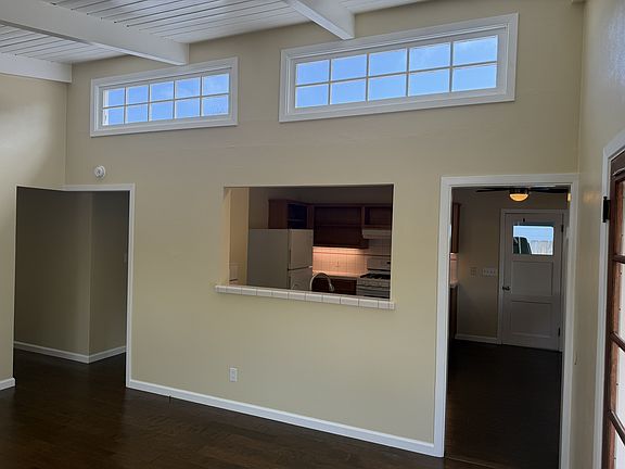 4th image of 995 Carmel St