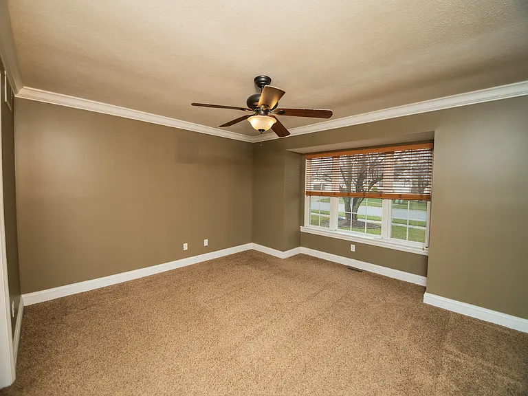 405 Galway Dr — Photo 28