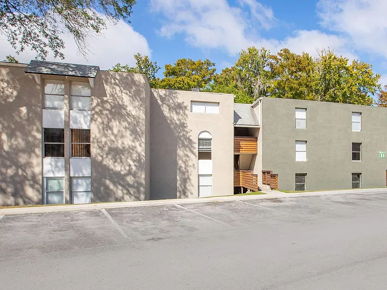 Renaissance at Strawberry Creek Apartments — Photo 9