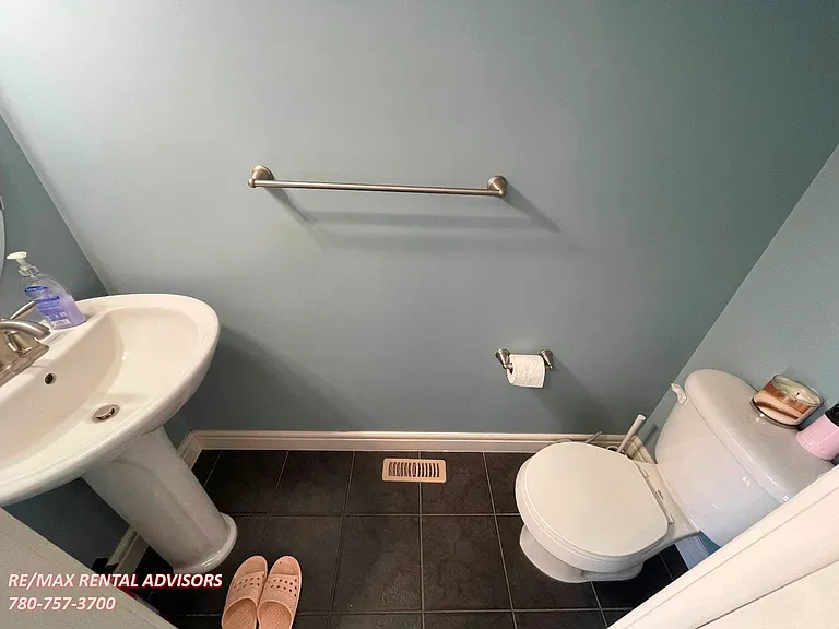 2429 Austin Cres SW — Photo 20