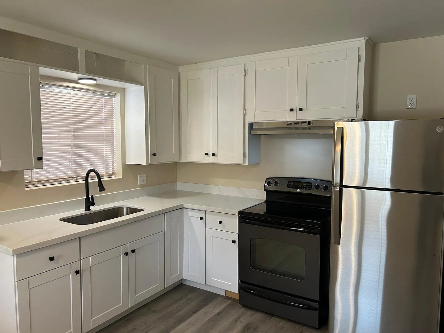 2 bed, 1.0 bath, 1040 sqft, $1,750 — Photo 2