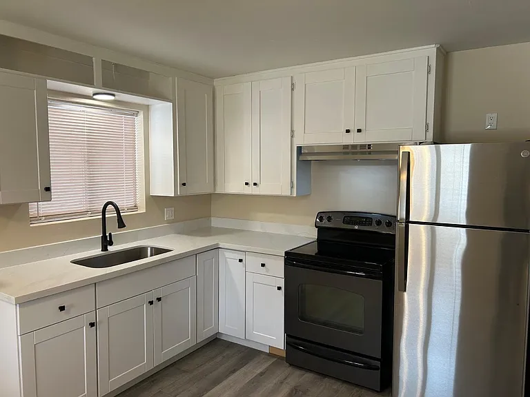726 E 3rd Ave — Photo 2