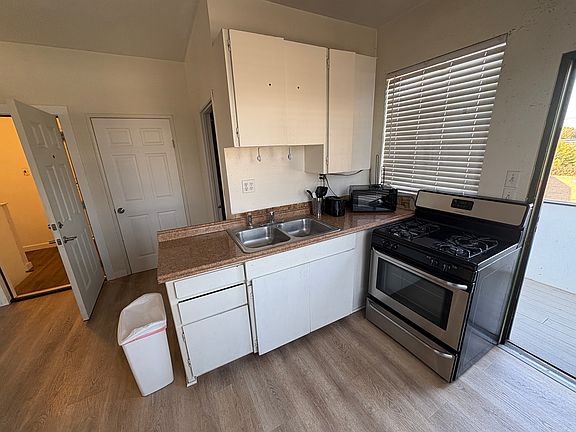 2nd image of 907 D Ave #4