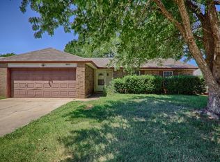 1613 NE 4th St, Moore, OK 73160
