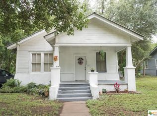 1024 Saint Matthew St, Gonzales, TX 78629
