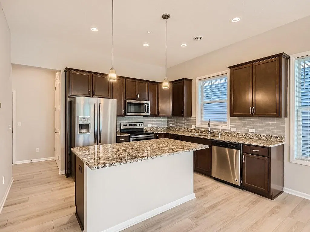 3 bed, 2.5 bath, 1879 sqft, $2,795 — Photo 4