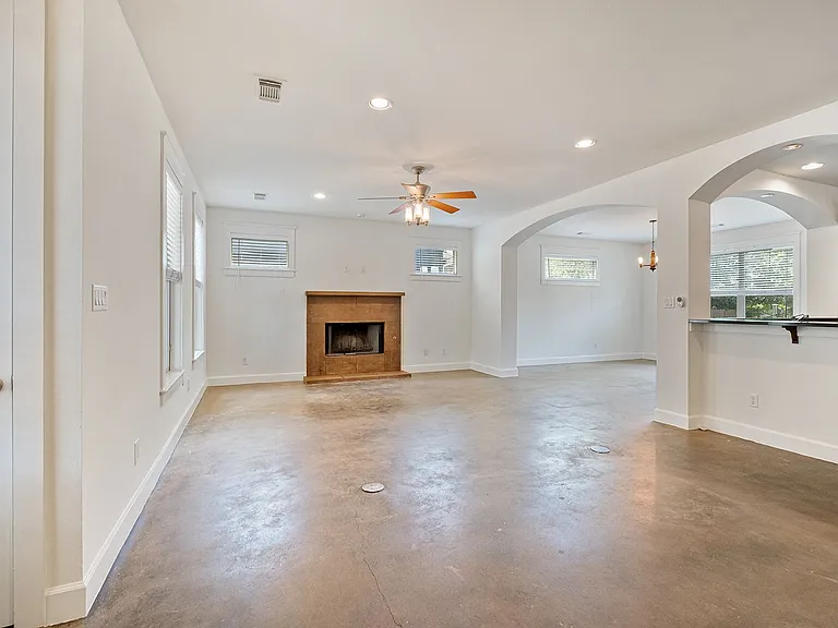 5608 Grover Ave — Photo 5