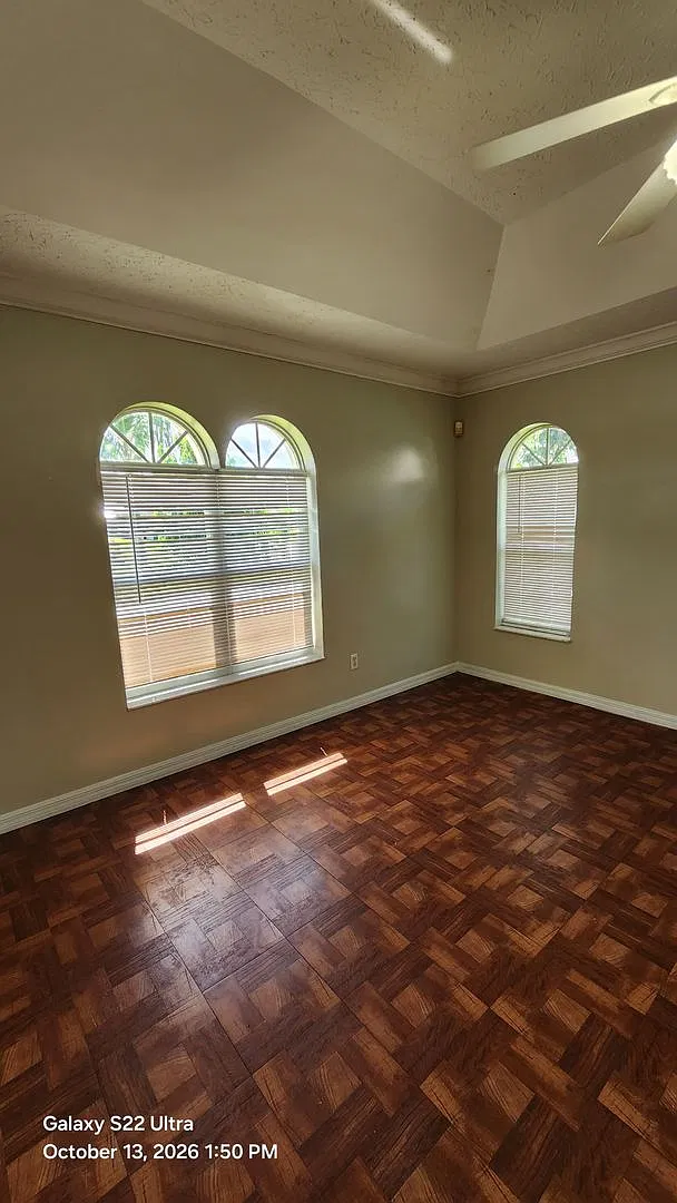 3 Bedroom / 2 Bathroom House For Rent! — Photo 4