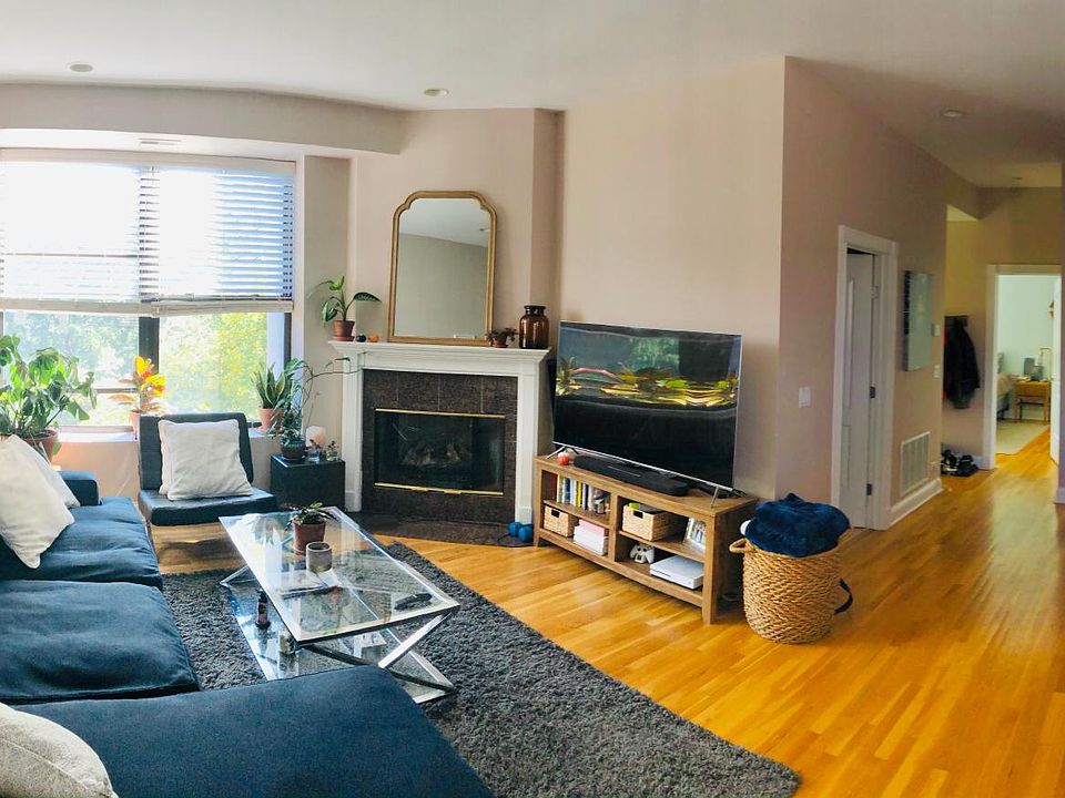 1st image of 1728 N Wilmot Ave APT 3W