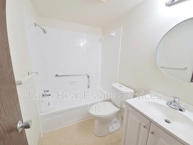 12502 E 40th St S #C — Photo 8