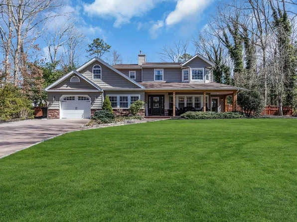 9 Club House Lane, Manorville, NY 11949