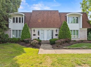 2610 S Green Rd, University Heights, OH 44122