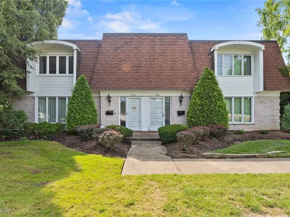 2610 S Green Rd, University Heights, OH 44122