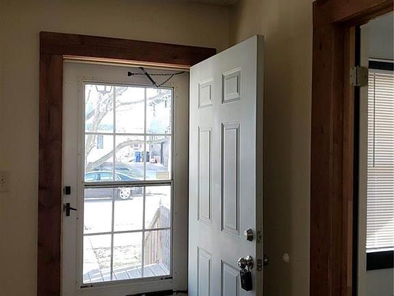 3rd image of 5912 Northcliff Ave