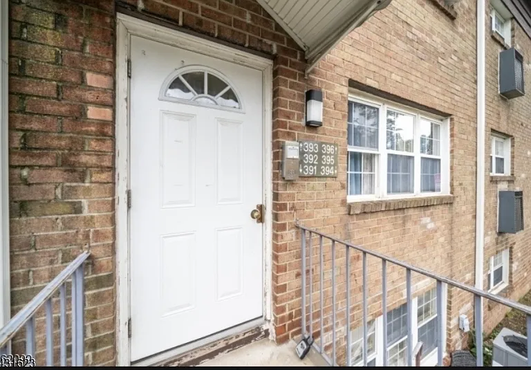 392 College Dr — Photo 13