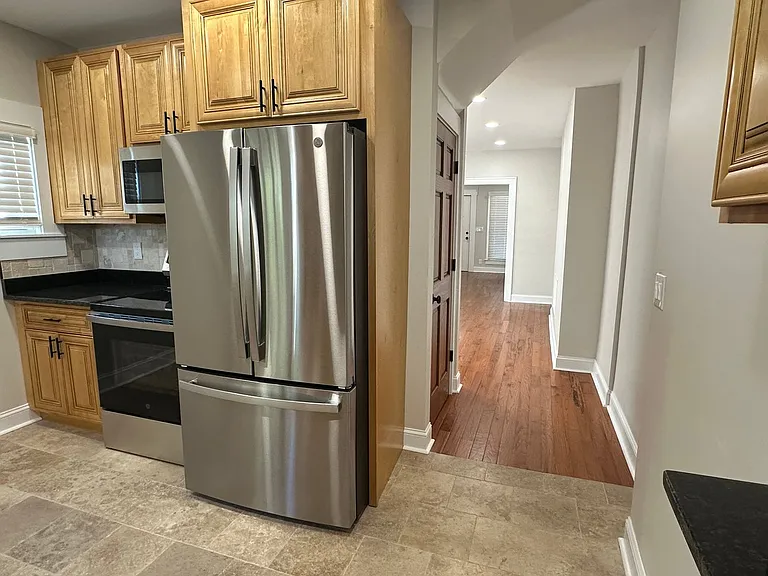 184 E Tompkins St — Photo 13