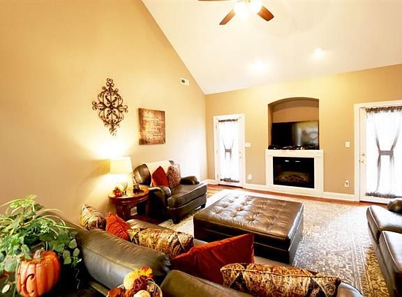 3rd image of 244 Browning Dr