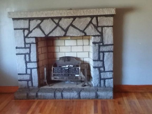 Living room w/Fireplace