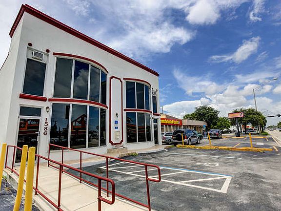 3rd image of 1586 E Commercial Blvd