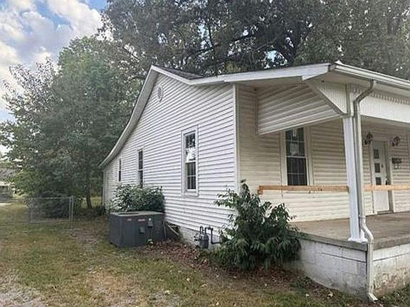 3rd image of 2624 Clark St