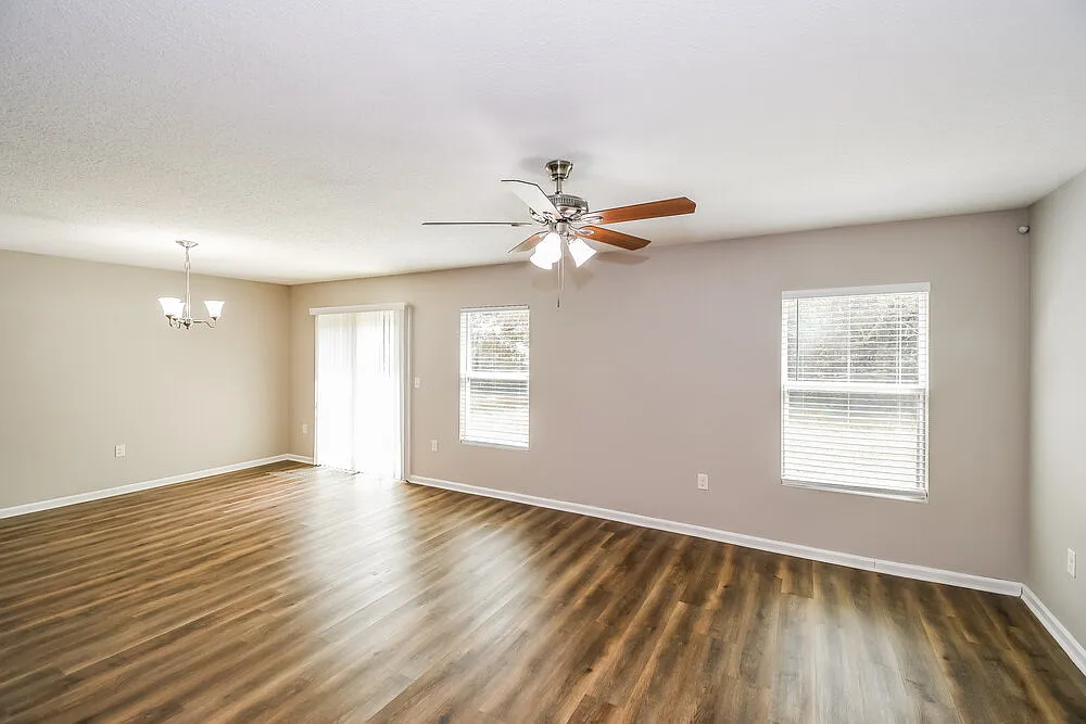 3 bed, 2.0 bath, 1557 sqft, $1,845 — Photo 3