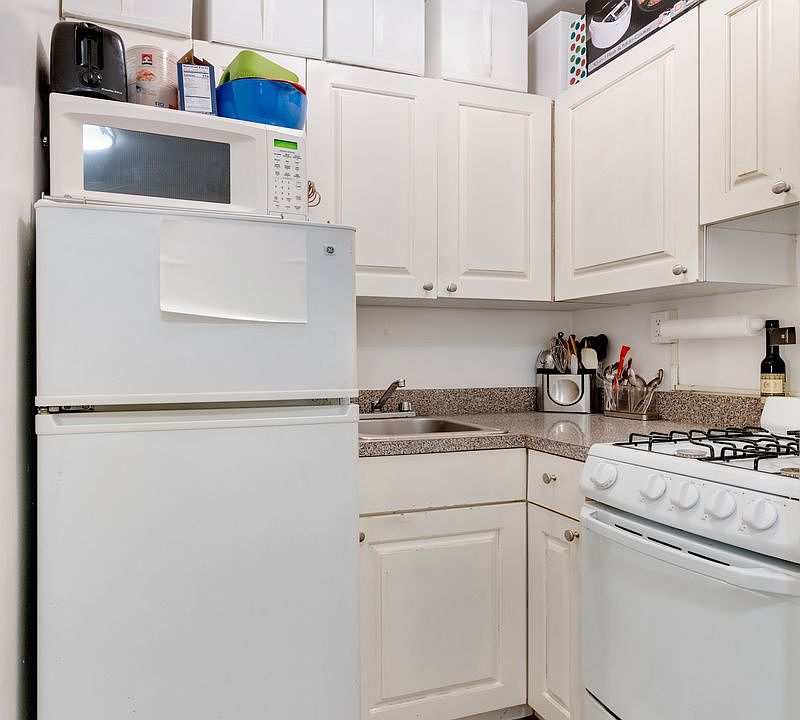 2nd image of 131 E 17th St #6A