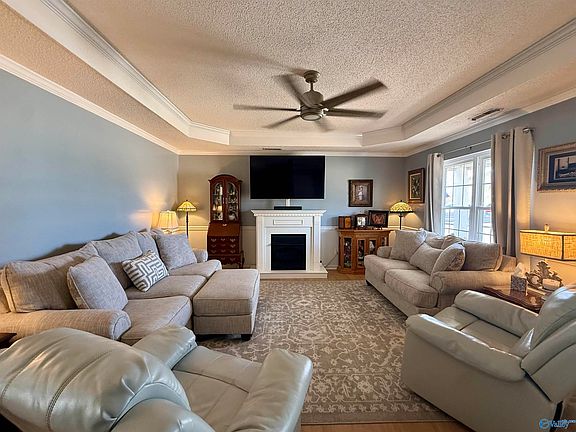 4th image of 49 Bradford Cir