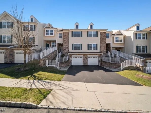 17 Canterbury Ct, Mount Olive Twp., NJ 07828