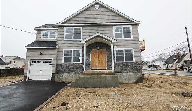 1st image of 2 Oakdale Ave