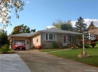 14 Avon Dr, West Seneca, NY 14224