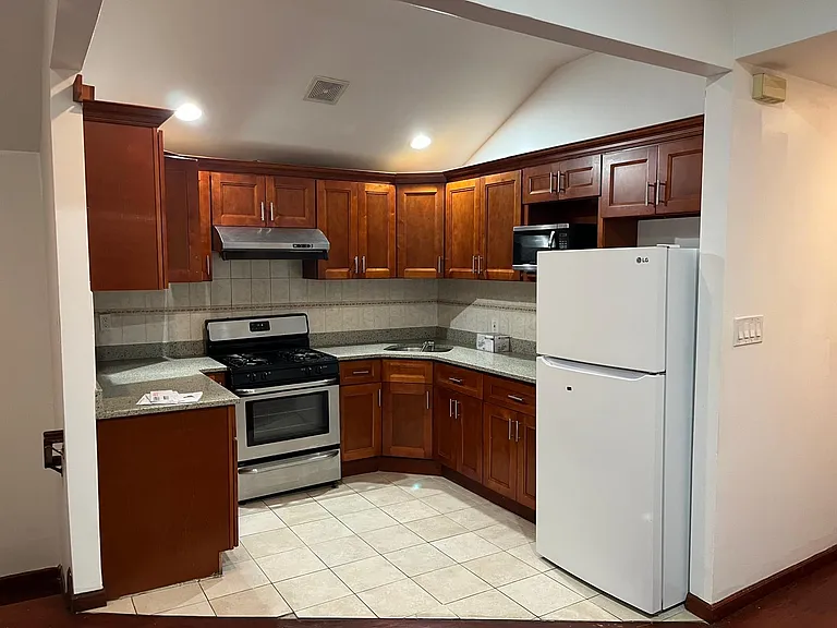107 0 Van Wyck Service Rd #2 — Photo 11