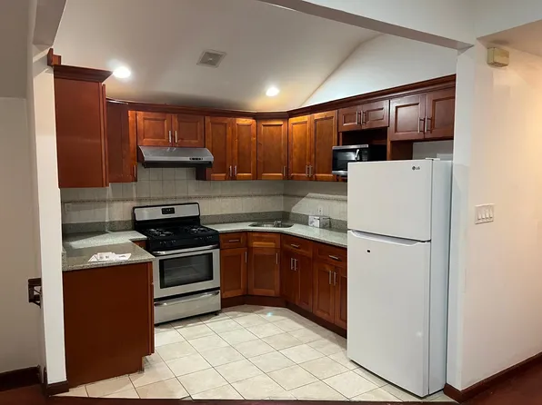 107 0 Van Wyck Service Rd #2, South Richmond Hill, NY 11419
