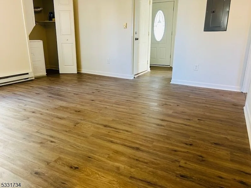 3 bed, 1.0 bath, $1,900 — Photo 4