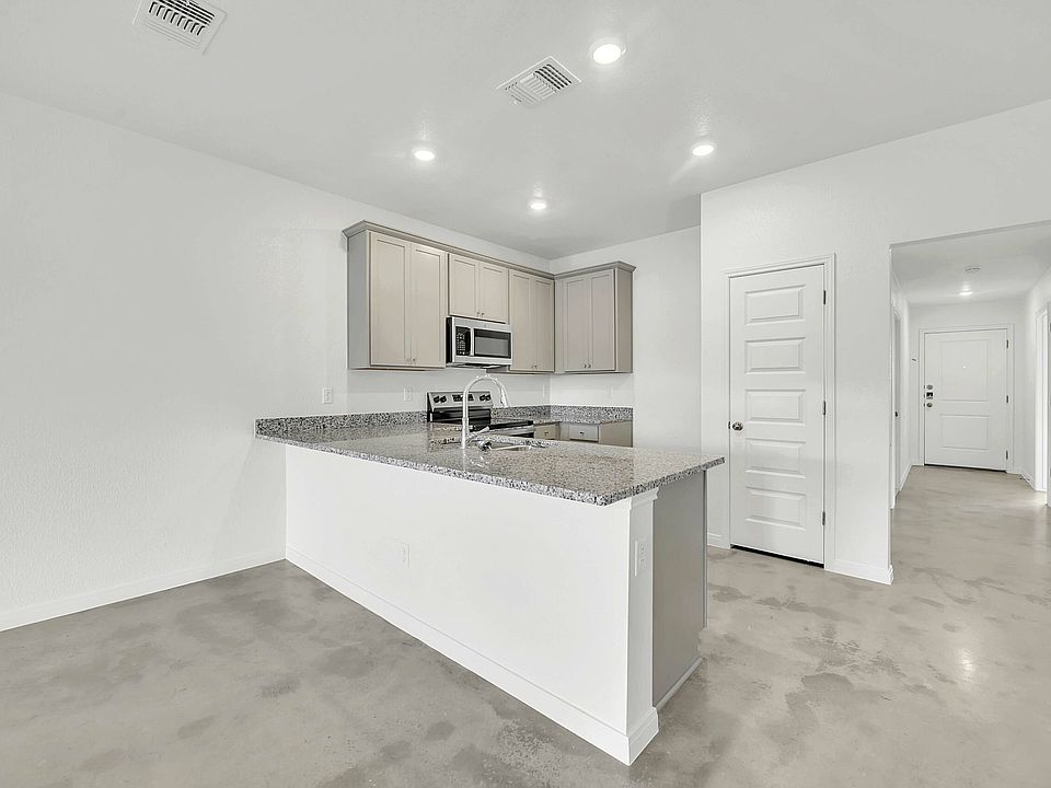 2nd image of 616 Pacific Crest Trl