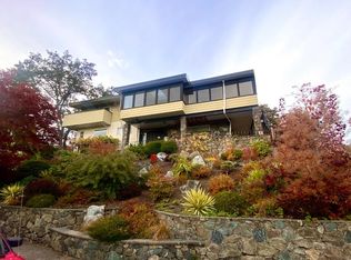 1446 Merritt Pl, Saanich, BC V8P5H5