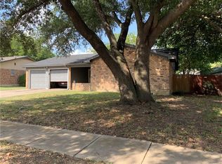 510 Willow Cir W, Burleson, TX 76028