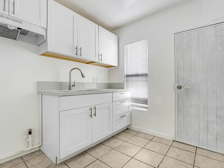 701-709 W 92nd St #703-1/2 — Photo 10