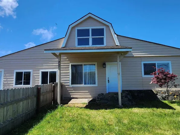 201 Lakeview Dr, Crescent City, CA 95531
