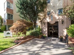 19 Lyons Ave #404, Newark, NJ 07112