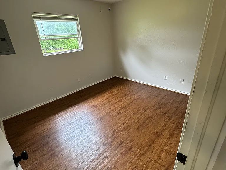 1054 Oak Ln #2 — Photo 5
