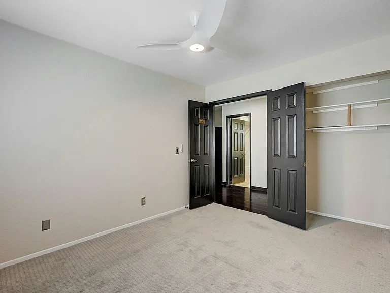 538 Lambeth Ct — Photo 35