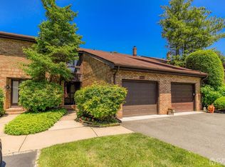 365 Willowbrook Dr, North Brunswick, NJ 08902