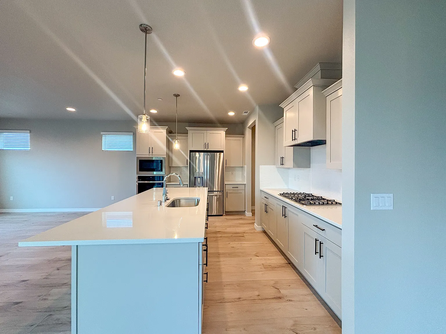 4 bed, 2.5 bath, 2299 sqft, $3,850 — Photo 4