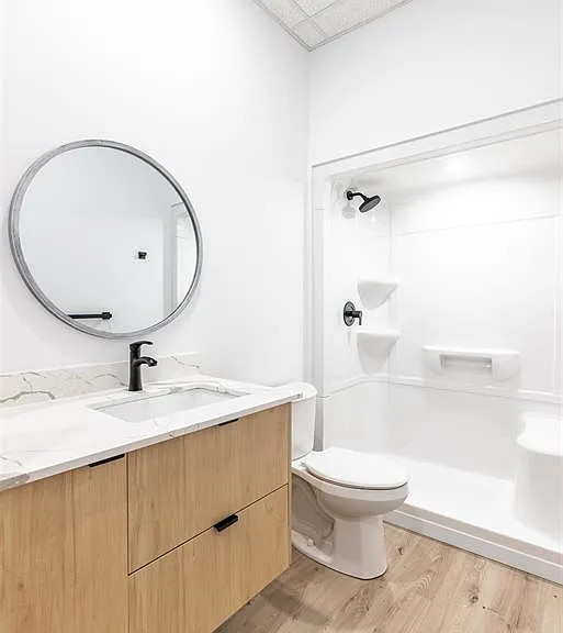 138 King St W #207 — Photo 11