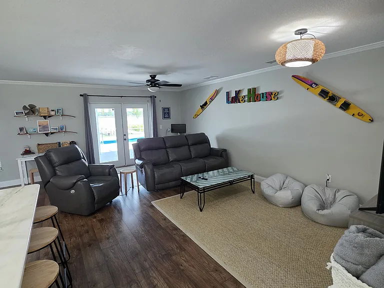 2022 Leisure Dr — Photo 12