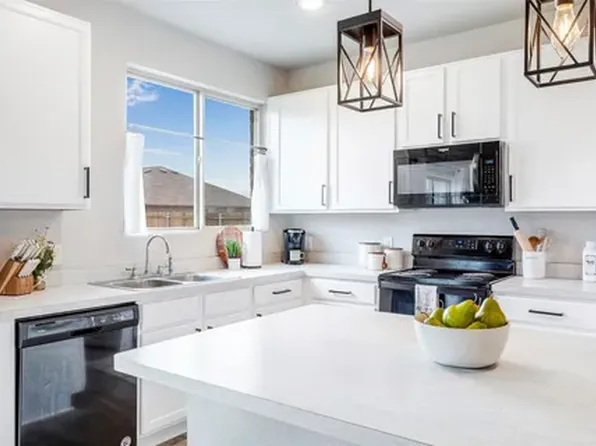 913 Billups Dr, Van Alstyne, TX 75495