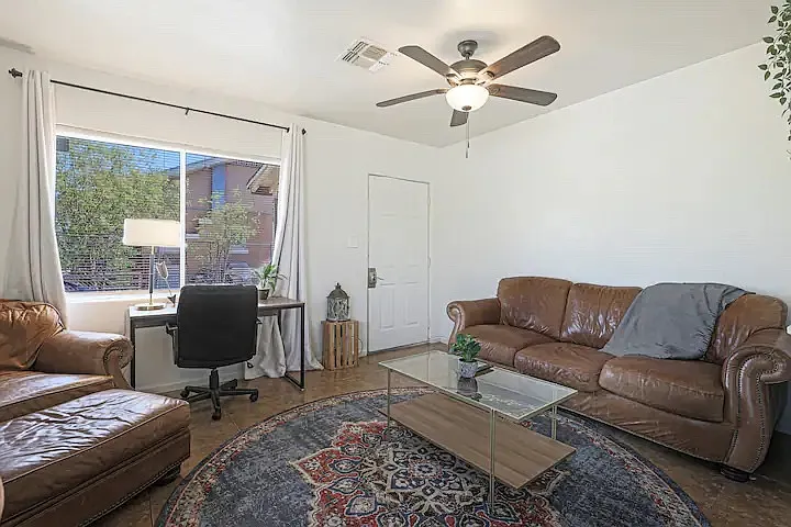 Building Photo - 422 N 18th Ave #1