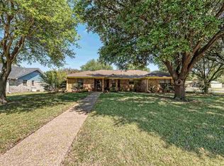 100 Buckingham Pl, Hewitt, TX 76643