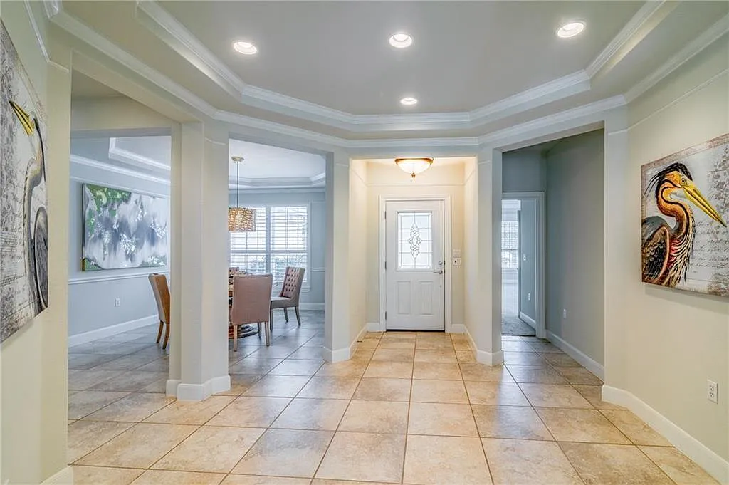 4 bed, 2.0 bath, 2750 sqft, $2,695 — Photo 2